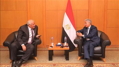 تنشيطا للسياحة.. وزير الآثار يلتقي محافظ الوادي الجديد لبحث سبل التعاون