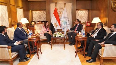 الرعاية الصحية تناقش استقدام خبراء أمريكيين لعقد ورش تدريبية 
