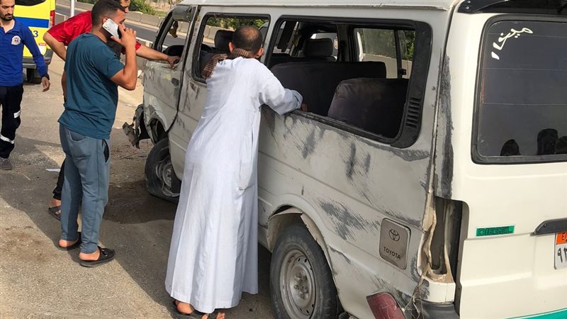 حادث انقلاب سيارة أجرة ميكروباص - ارشيفية 