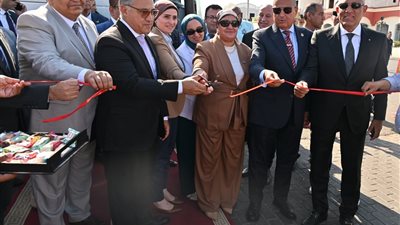 وفد برلماني يشهد فعاليات سوق اليوم الواحد في حي النور بشرم الشيخ