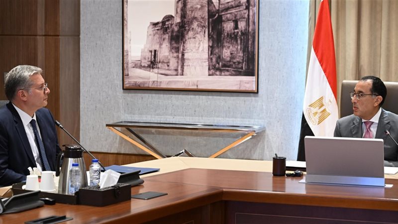 وزير البترول المهندس كريم بدوي مع رئيس الوزراء -أرشيفية