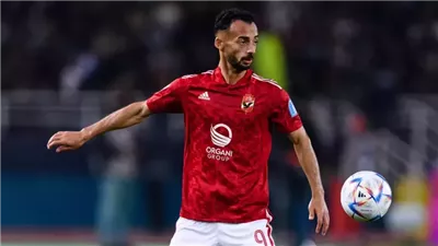 «عايز يروح الزمالك».. شوبير يكشف تفاصيل تمرد أحمد عبدالقادر على الأهلي