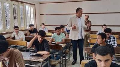 طويل وفيه تركات.. تباين أراء طلاب الثانوية العامة بعد أداء امتحان الرياضيات بدمياط (فيديو)