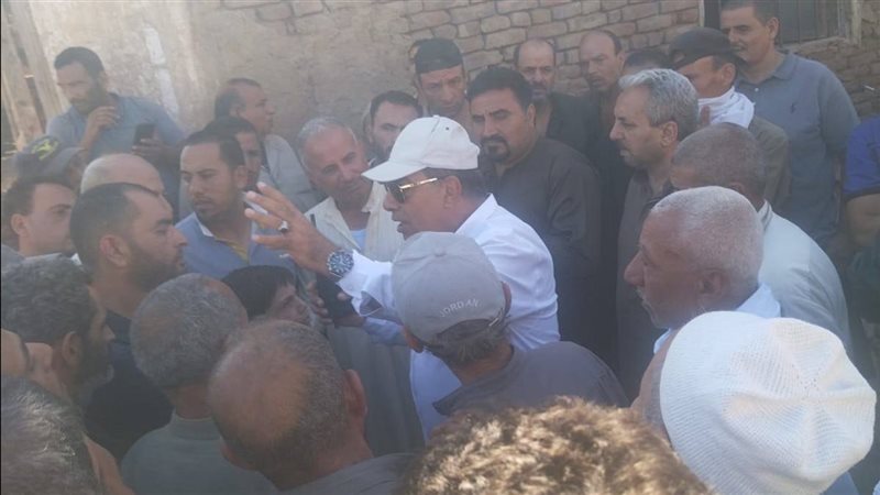 محافظ الدقهلية أثناء الجولة