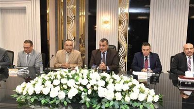 وزير الإنتاج الحربى يتابع مشروعات الوزارة فى محافظة مرسى مطروح