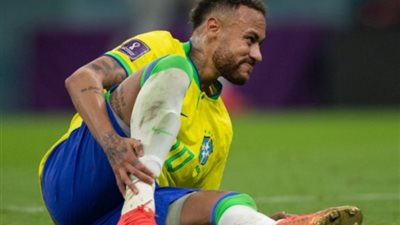 طبيب البرازيل يصدم الجميع حول موعد عودة «نيمار» للملاعب