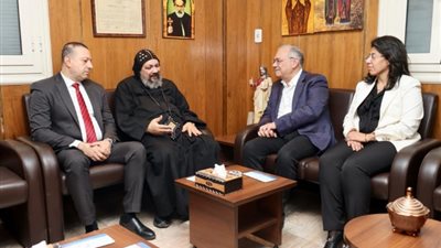 «المصريين الأحرار» يواصل جولات دعم الرئيس السيسي بزيارة الأنبا مكاري