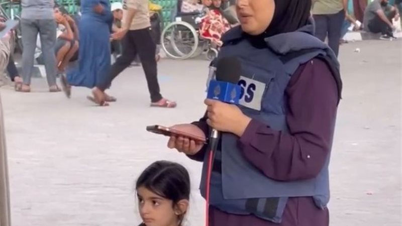 مراسلة فلسطينية وابنتها