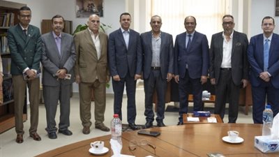 وفد من اتحاد الصناعات المصرية يزور جامعة النيل الأهلية
