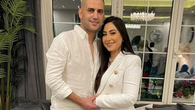 «ماوقفتش جنبي في أزمتي».. هشام ربيع يعلن انفصاله عن بوسي رسميًا