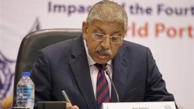 رضا إسماعيل يتابع خطط رفع كفاءة النقل البحري