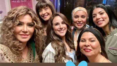 أبطال «الوصفة السحرية» يحتفلون بانتهاء التصوير