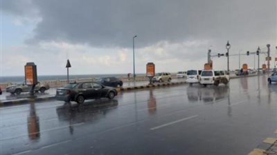 أمطار متفرقة على القاهرة الكبرى وانخفاض في درجات الحرارة