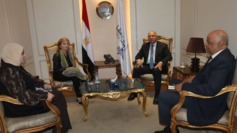 وزير النقل ووفد من البنك الاستثمار الأوربي