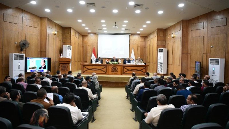 محافظ قنا