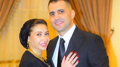 «القديمة تعود».. هشام ربيع ينشر صورًا مع زوجته الأولى