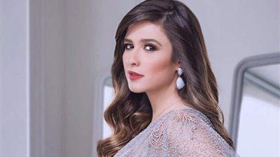 ياسمين عبدالعزيز: «حبايبنا إمبارح كانوا هيروحوا معانا في العربية»