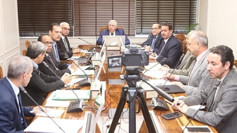 وزير الزراعة السيد القصير في اجتماع مع مديري مديريات الزراع