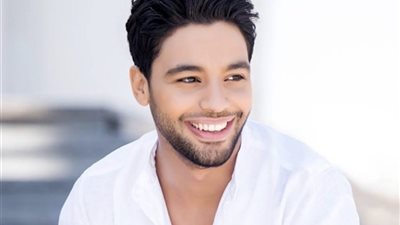 أحمد جمال يقدم باقة من الأغانى الوطنية بمؤتمر اتحاد العمال لدعم السيسي