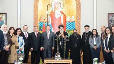 المرشح الرئاسي حازم عمر يلتقي البابا تواضروس الثاني.. صور