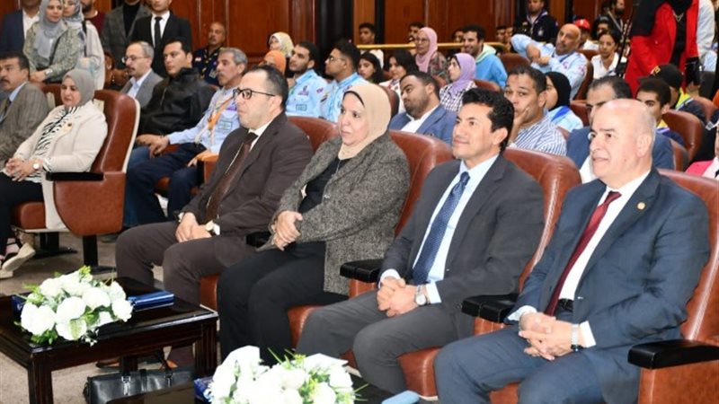 وزير الشباب والرياضة
