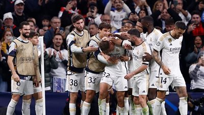 ريال مدريد يهزم غرناطة بثنائية ويعود لصدارة الدوري الإسباني