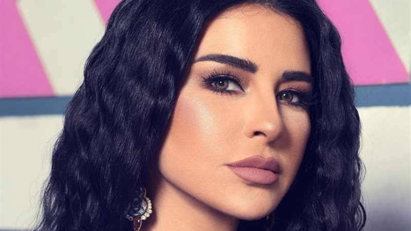الفنانة ماجي بو غصن
