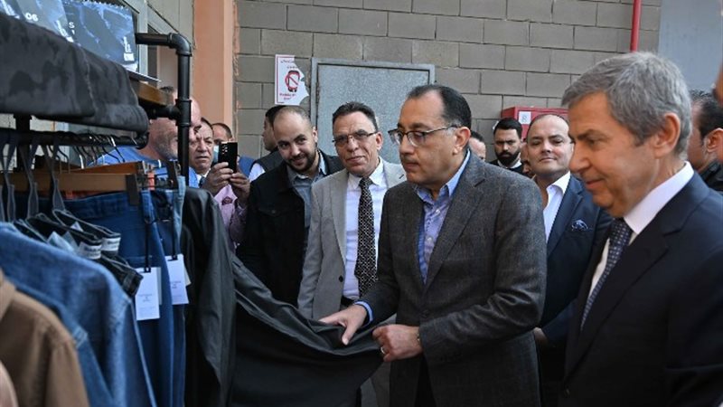 مصطفى مدبولي بجولة تفقدية بالمصنع