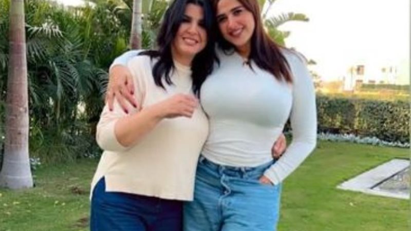 ياسمين عبدالعزيز ومنى الشاذلي