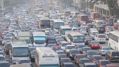 الحالة المرورية.. غلق كلي لكوبري شمال طرة وكثافات مرورية بمحور 26 يوليو