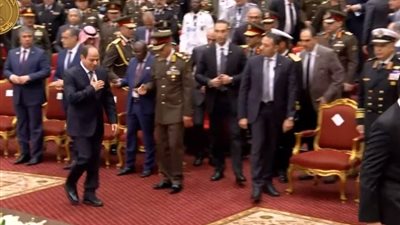 الرئيس السيسي يتفقد المعرض الدولي للصناعات الدفاعية والعسكرية «إيديكس»