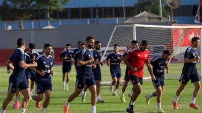 ثلاثي الأهلي ينتظم في المران الجماعي استعدادًا لمواجهة شباب بلوزداد