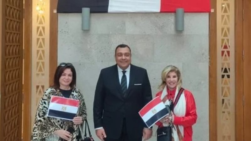 الهام شاهين وهالة سرحان