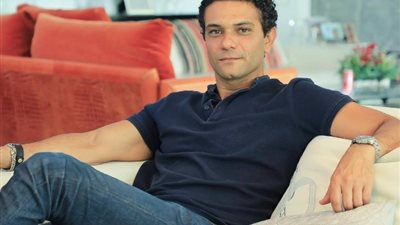 آسر ياسين يهدى فيلم شماريخ لروح مصطفى درويش
