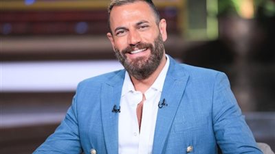 نيقولا معوض: «فخور بظهوري عاريًا بأحد أفلامي وأشرب الحشيش».. فيديو