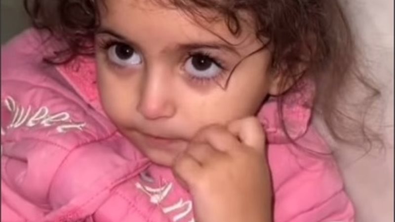 الطفلة سيلا