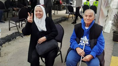 نزلنا عشان مصر وهنختار السيسي.. كبار السن في مقدمة الناخبين