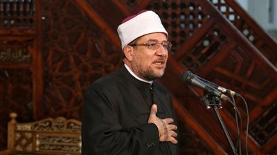 وزير الأوقاف يدلي بصوته في الانتخابات