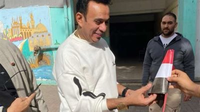 بالصور.. محمود الليثي يُدلي بصوته في الانتخابات الرئاسية