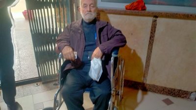 مسن على كرسي متحرك فى انتخابات الرئاسة: نزلت رغم مرضي لانتخاب السيسي