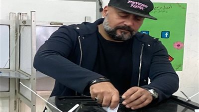 وليد فواز يوجه رسالة للشعب المصري: «بلدكم محتاجة لكم انزل وشارك»