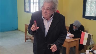 الفنان فاروق فلوكس يدلي بصوته في الانتخابات الرئاسية