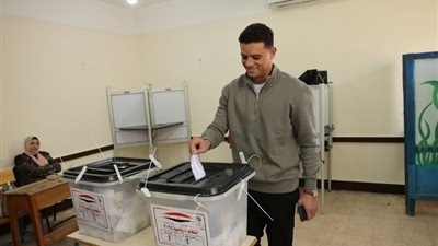 بالصور.. سعد سمير يُدلي بصوته في الانتخابات الرئاسية