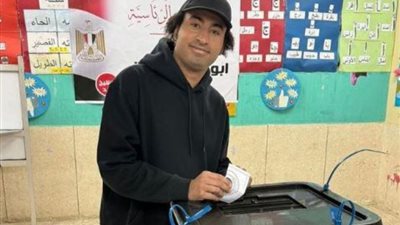 الفنان على ربيع يٌدلي بصوته في الانتخابات الرئاسية 2024