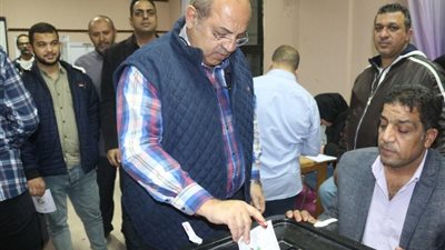 رئيس اللجنة الأولمبية يدلي بصوته في انتخابات الرئاسة