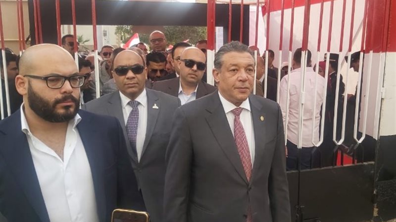 المرشح الرئاسي حازم عمر وسط أنصاره