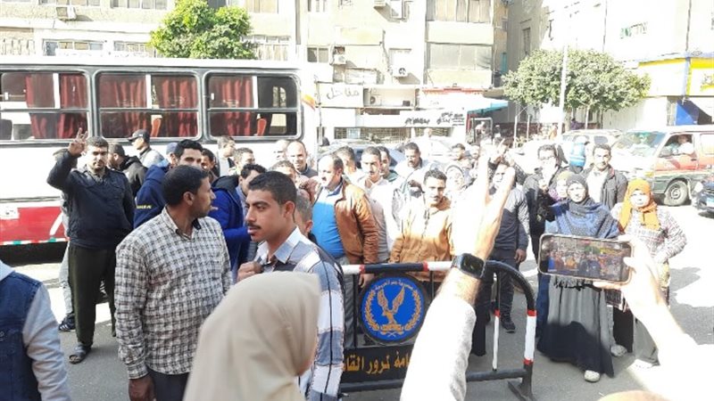 توافد عمال مستشفى عين شمس التخصصي على اللجان