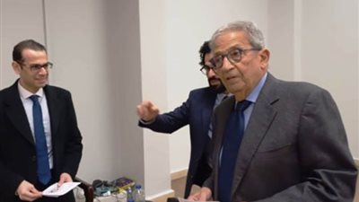 عمرو موسى يدلي بصوته في الانتخابات الرئاسية بالزمالك