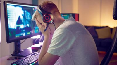 اتكلم مع ولادك.. 5 نصائح للتعامل مع شبكات الإنترنت