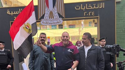 بالصور.. أحمد بلال يُدلي بصوته في الانتخابات الرئاسية 2024